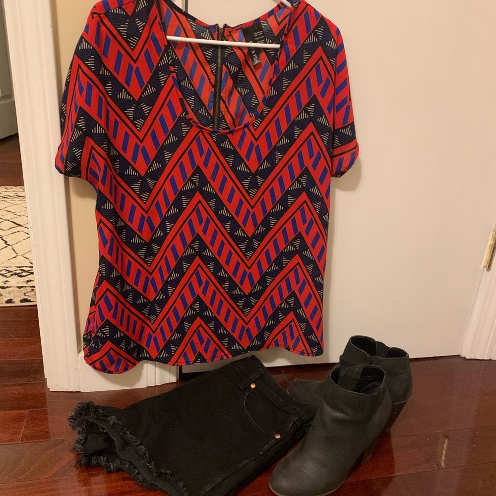 Patterned Top - Picture 3 of 7